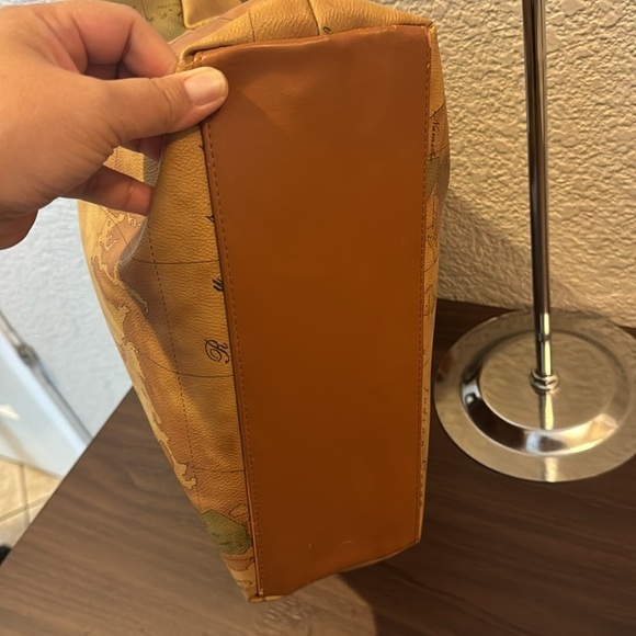 Prim Classe Shoulder Bag - Picture 8 of 13